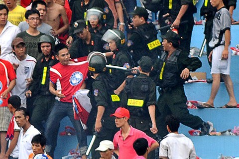 Lực lượng cảnh sát Hà Nội đã từng phải bắt giữ và khởi tố hình sự với nhiều CĐV quá khích của Hải Phòng từng quậy phá sân Hàng Đẫy mùa giải 2009
